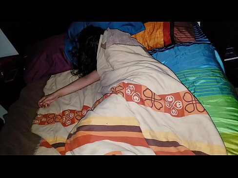 ❤️ Stepson jgħajjar lill-mara żagħżugħa tiegħu waqt li torqod. ️ Video tal-ħakk f'mt.com-milf-300.ru